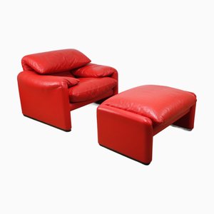 Poltrona Maralunga e poggiapiedi di Vico Magistretti per Cassina, anni '80