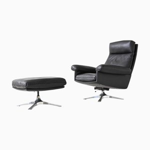 Poltrona DS-31 con poggiapiedi in pelle nera di De Sede, 1970