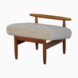 Poggiapiedi in quercia con rivestimento in lana d'agnello chiara di Eivind A. Johansen per FDB Møbler, anni '50