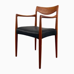 Butaca de teca con tapicería de cuero negro de Rolf Rastad & Adolf Relling para Gustav Bahus, años 60