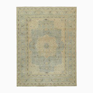 Tappeto classico in stile Tabriz con motivi floreali blu e beige di Rug&Kilims