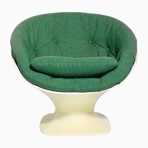 Sillón Club era espacial de plástico marfil tapizado en verde de Rafael Raffel, años 70