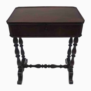 Tavolino in noce con cassetto