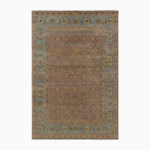 Teppich mit traditionellem Muster in Mauve und oxidiertem Gold von Rug&Kilim