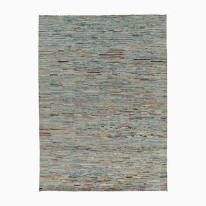 Teppich in Arktisblau und mehrfarbigem Streifenmuster von Rug&Kilim