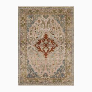 Teppich im traditionellen Medaillon-Muster von Rug&Kilim