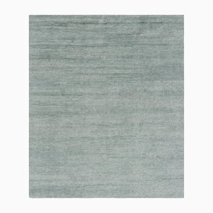 Strukturierter Teppich in Monochromem Silbergrau und Eisblauen Streifen von Rug&Kilim