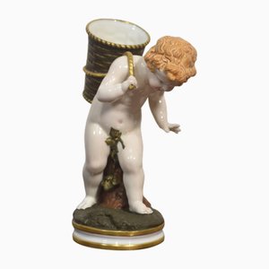Porzellanfigur in Cherub mit Korb von Royal Worcester