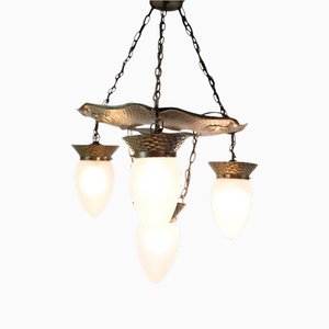 Lampadario Art Nouveau in ottone patinato e martellato e vetro a goccia, anni '20