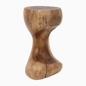 Skulpturaler Beistelltisch aus Nussholz von Logniture