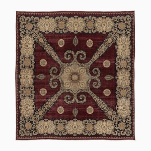 Burgunderroter Vintage Tabriz Teppich mit Blumenmedaillon