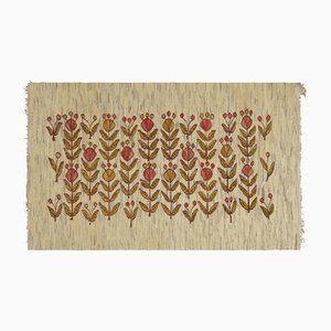 Ägyptischer Vintage Kelim mit rosa und grünen Blumen von Rug&Kilim