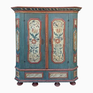 Kleiderschrank aus blau lackiertem Tannenholz