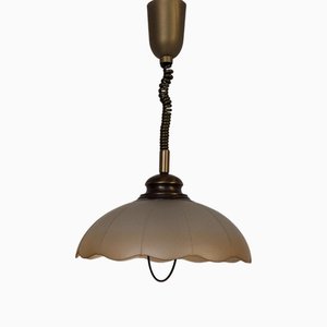 Lampada da soffitto ad altezza regolabile in ottone con paralume in vetro fumé, anni '80