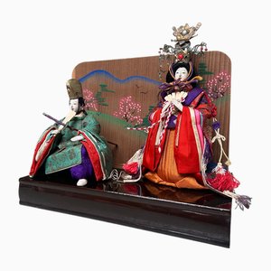 Muñecas Hina del emperador y la emperatriz japonesas con caja de madera, años 50. Juego de 2