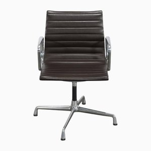 Chaise de Bureau E108 par Charles & Ray Eames pour Vitra
