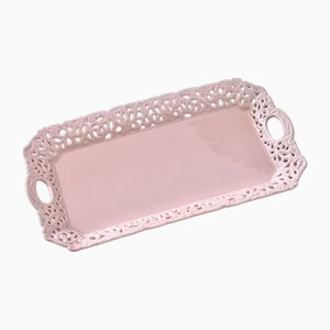 Große antike Kuchenform aus durchbrochenem Steingut mit rosa Spitze, 1950er