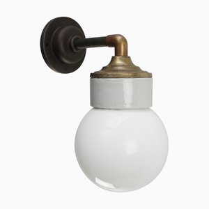 Industrielle Vintage Wandleuchte aus weißem Porzellan & Opalglas