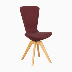 Sedia Invite in quercia e rivestimento viola di Olav Eldøy per Varier