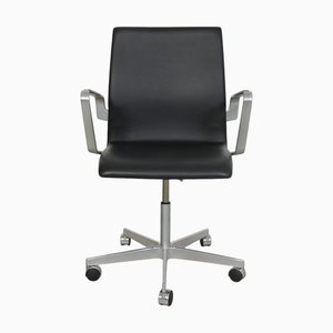Oxford Office Chair in Black Aura Leather by Arne Jacobsen