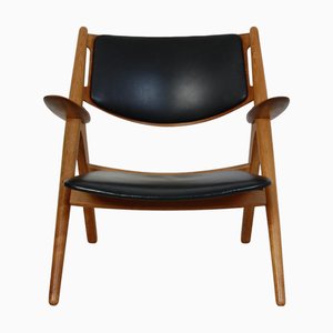 CH28 Sawback Chair in Oak and Black Leather by Hans Wegner, 1960s
