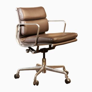 EA435 Soft Pad Management Chair von Eames