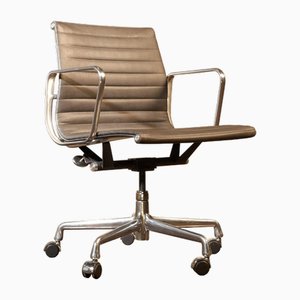 EA335 Aluminum Group Chair by Ray and Charles Eames for Herman Miller