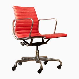 EA335 Aluminium Chair von Eames