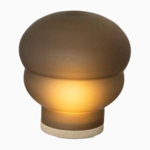 Lampe Kumo Moyenne en Acetato Gris Fumé avec Base Taupe de Pulpo GMBH