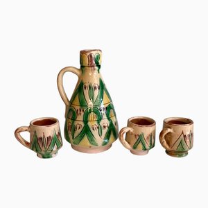Rustikale handbemalte glasierte Huzulen Karaffe und Tassen aus Volkskunst, Ukraine / Rumänien, 1940er, 4 . Set