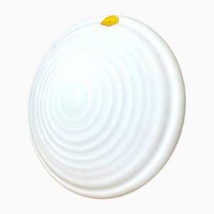 Lampada da parete o da soffitto rotonda Art Déco in vetro opalino bianco, anni '60