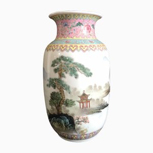 Vaso Qianlong Famille Rose in porcellana, metà XVIII secolo
