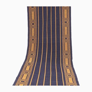 Tapis Suédois Bleu Foncé à Motifs Dorés