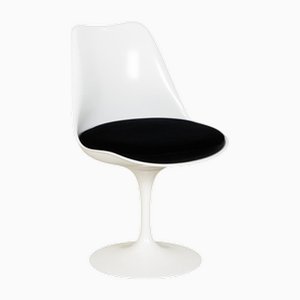 Tulip Chair in White Plastic by Eero Saarinen for Knoll Inc. / Knoll International