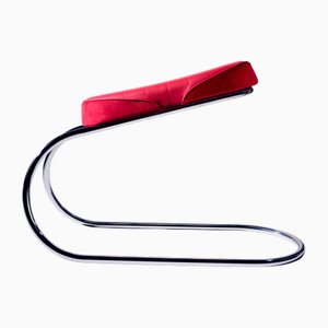 Roter The Ride Hocker von Guy Skerman