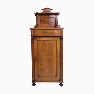 Mobiletto in mogano decorato con gambe rotonde, fine XIX secolo