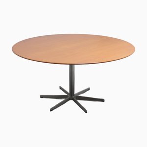 Tavolo da pranzo circolare grande in quercia di Arne Jacobsen per Fritz Hansen, 1968
