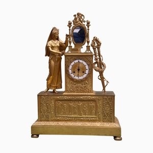 Empire Kaminuhr aus vergoldeter Bronze, Frankreich, Frühes 19. Jh.