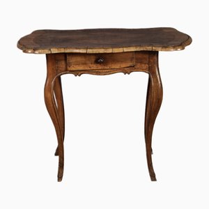 Kleiner Rokoko Damen Schreibtisch oder Beistelltisch aus Nussholz, 1760
