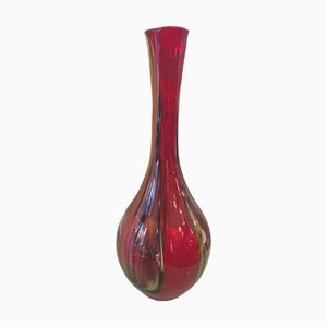 Vase aus rotem Muranoglas mit grüner Ader