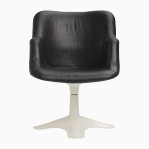 Silla junior de cuero negro atribuida a Yrjö Kukkapuro, años 70