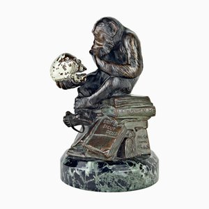 Scimmia con teschio, bronzo, circa 1900, dallo scultore tedesco Hugo Wolfgang Reinhold