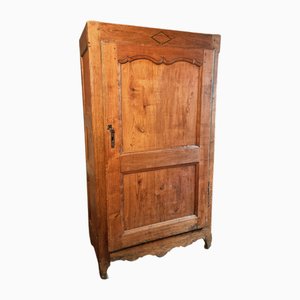 Antiker französischer Schrank aus Kastanienholz, 18. Jh.