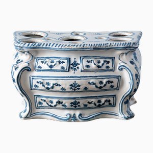 Maceta para ramas con cómoda azul y blanca de Nevers Faience, década de 1700