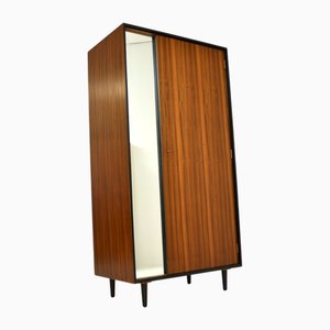 John & Sylvia Reid zugeschriebener Vintage Kleiderschrank aus Nussholz für Stag, 1950er