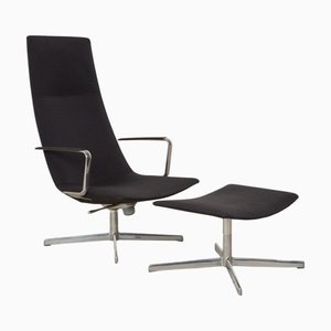 Juego de sillón Catifa 46 y otomana de tela gris azul oscuro de Arper