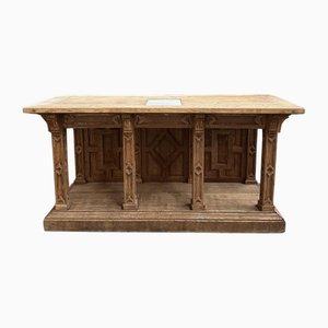 In einen Konsolentisch umgebauter Kirchenaltar aus dem 19. Jh.
