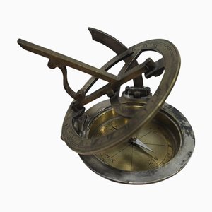 Tragbare Sonnenuhr aus versilberter und gravierter Bronze, 1800