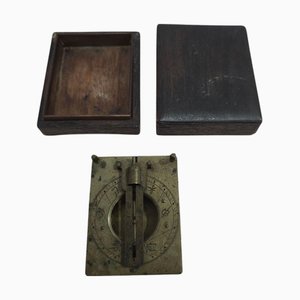 Meridiana portatile asiatica in bronzo, 1800