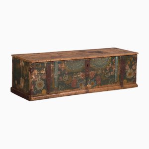 Baúl antiguo pintado a mano con motivos florales, 1869